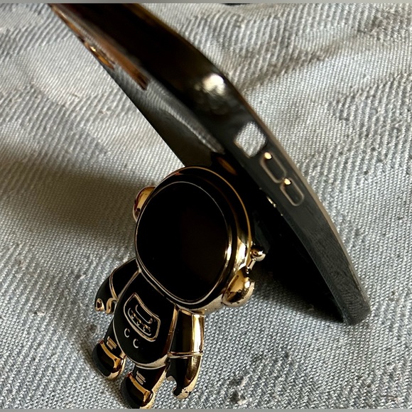 iPhone 11 astronaut case. - Picture 3 of 5